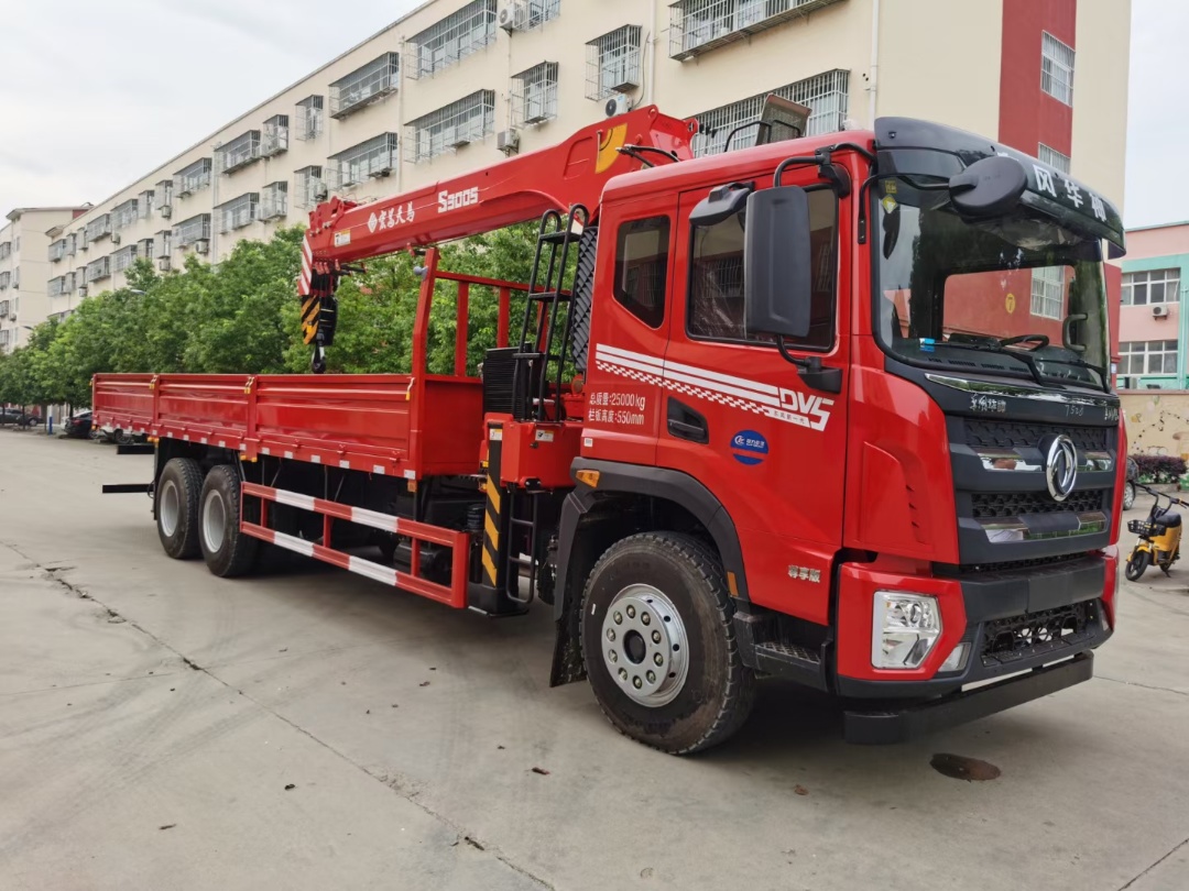 國(guó)六東風(fēng)華神DV5后八輪宏昌天馬12噸五節(jié)臂吊機(jī)隨車吊