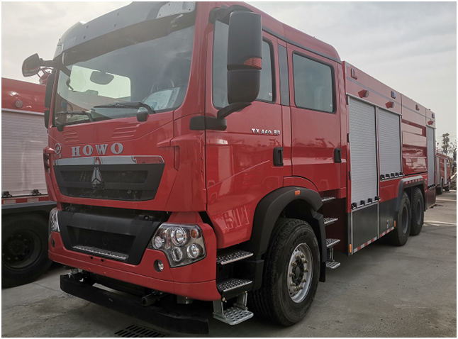 國(guó)六 10噸豪沃后雙橋干粉泡沫聯(lián)用消防車(chē)